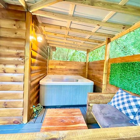 New Tiny Cabin Hot Tub Firepit Fenced Yard Sevierville Exterior foto