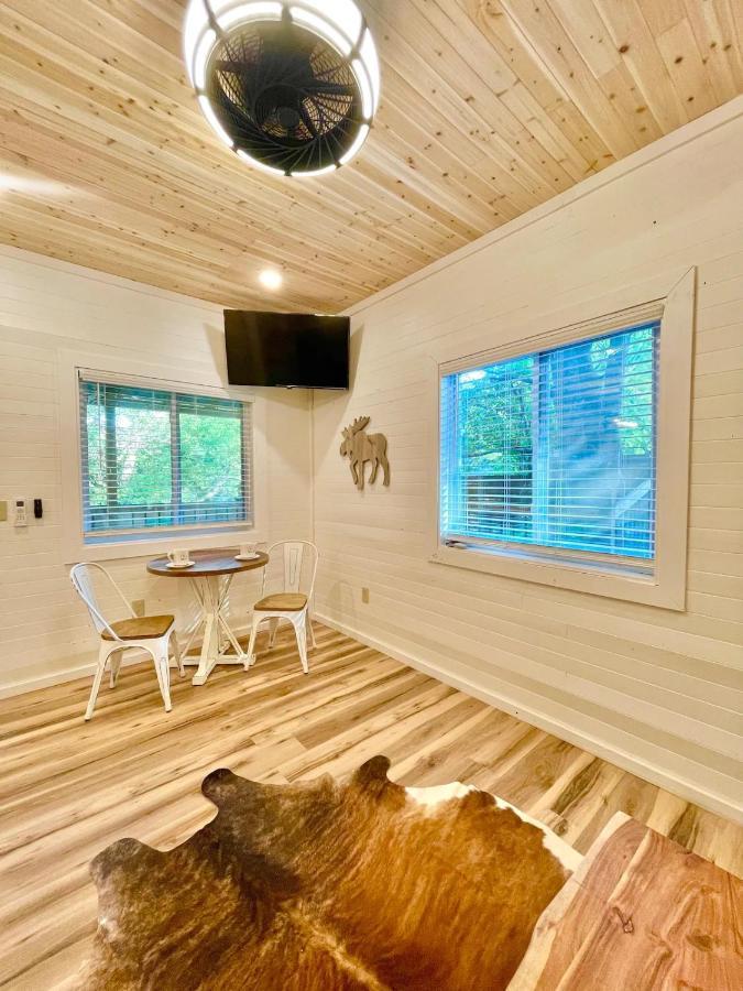 New Tiny Cabin Hot Tub Firepit Fenced Yard Sevierville Exterior foto